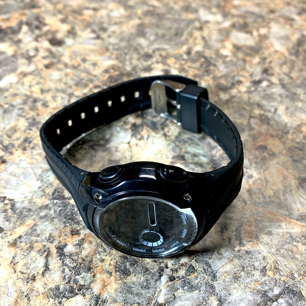 Digital wristwatch